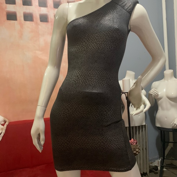 Pewter snakeprint one shoulder dress - Picture 2 of 4